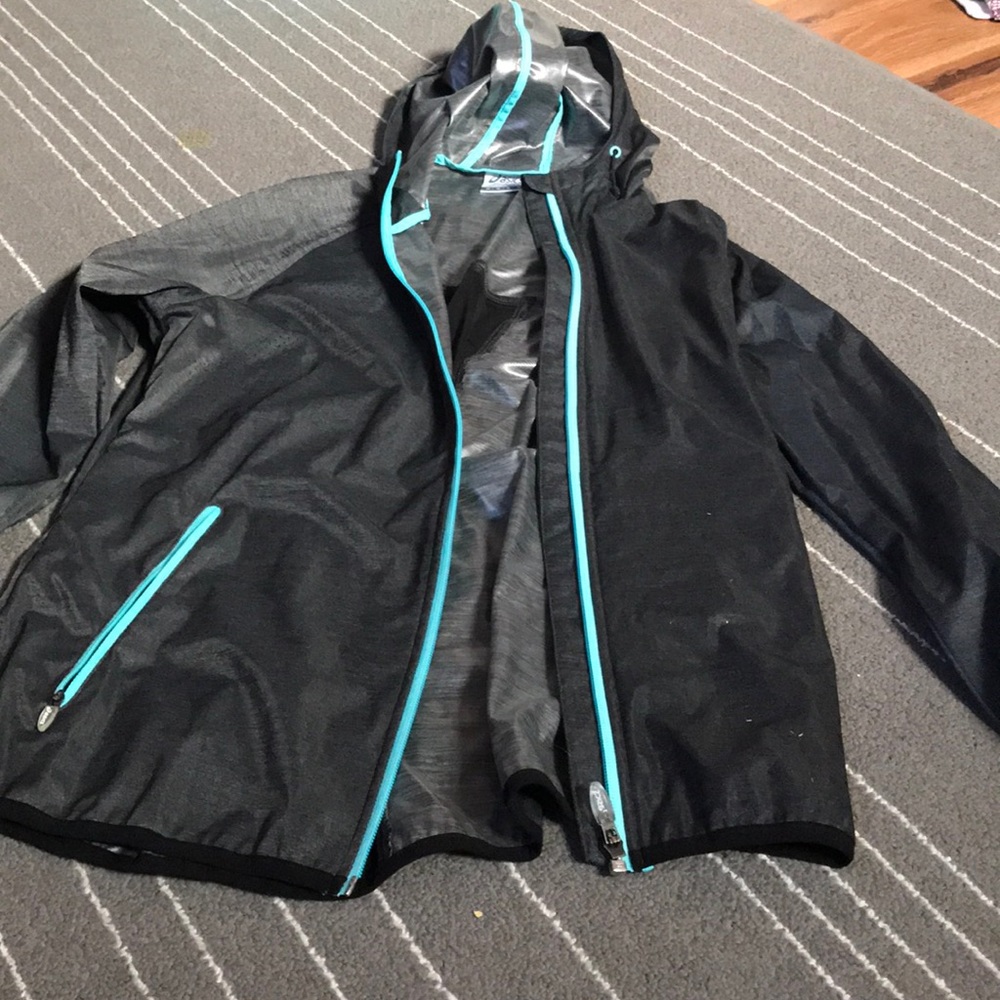 Fitted rain jacket